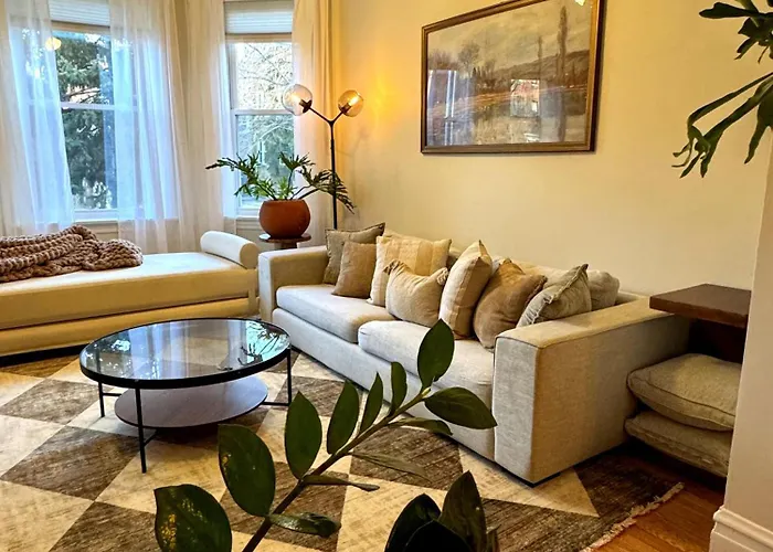 Stunning 3 Bedrooms 2 Bathrooms Getaway Chicago! * Chicago