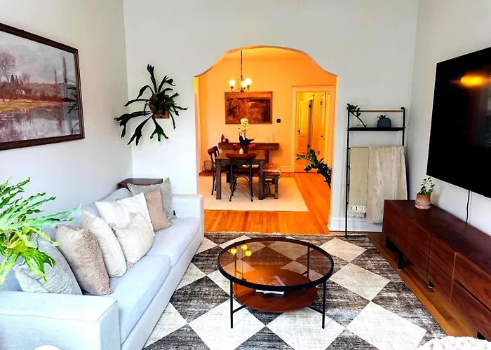 Stunning 3 Bedrooms 2 Bathrooms Getaway Chicago! Apartment