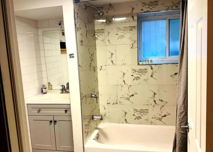Stunning 3 Bedrooms 2 Bathrooms Getaway Chicago! * Chicago
