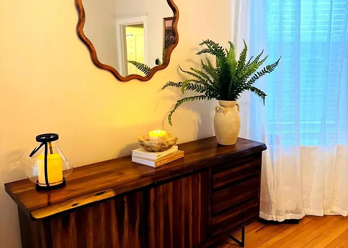 Apartment Stunning 3 Bedrooms 2 Bathrooms Getaway Chicago! *