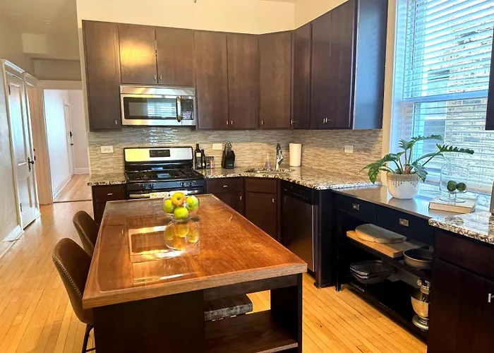 Apartment Stunning 3 Bedrooms 2 Bathrooms Getaway Chicago! Chicago
