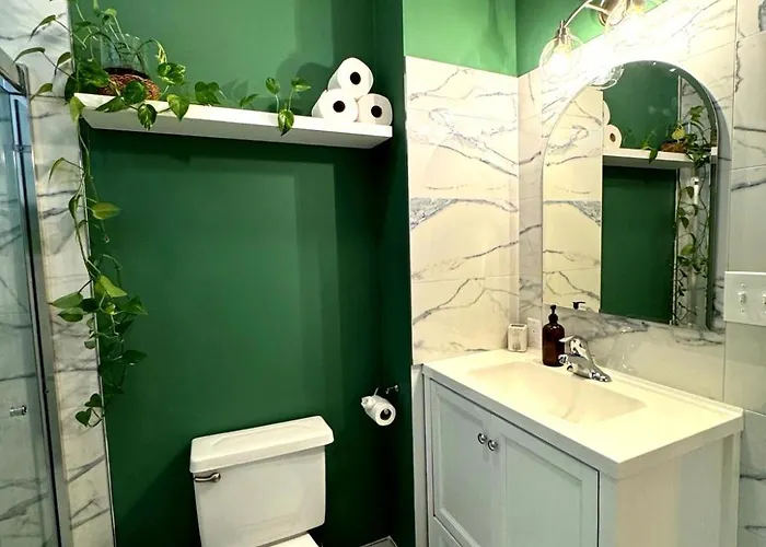 Stunning 3 Bedrooms 2 Bathrooms Getaway Chicago! Chicago