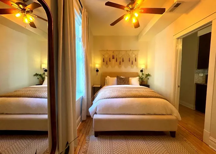 Stunning 3 Bedrooms 2 Bathrooms Getaway Chicago! * Chicago