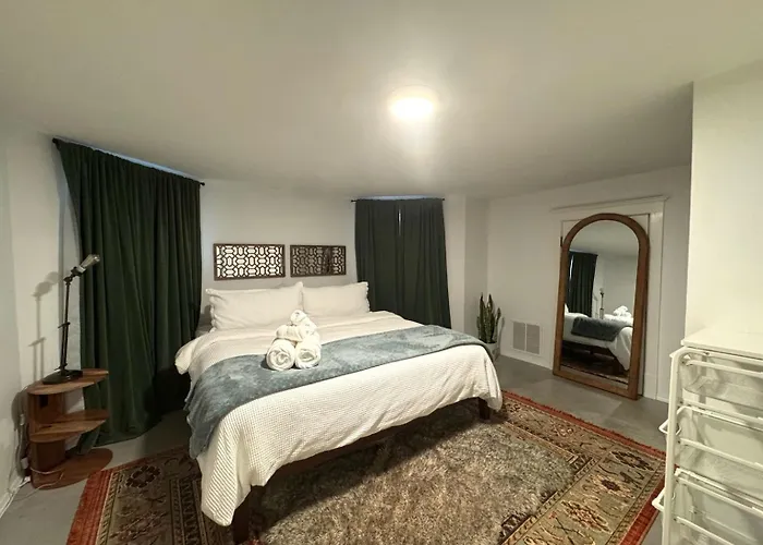Stunning 3 Bedrooms 2 Bathrooms Getaway Chicago! Apartment