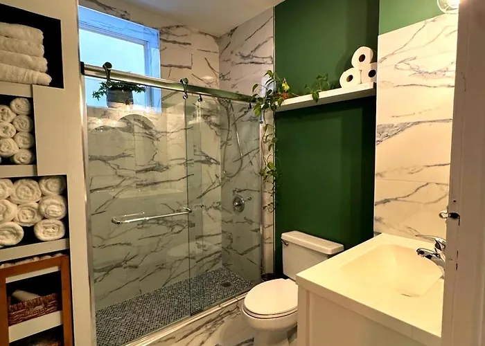 Stunning 3 Bedrooms 2 Bathrooms Getaway Chicago! * Chicago