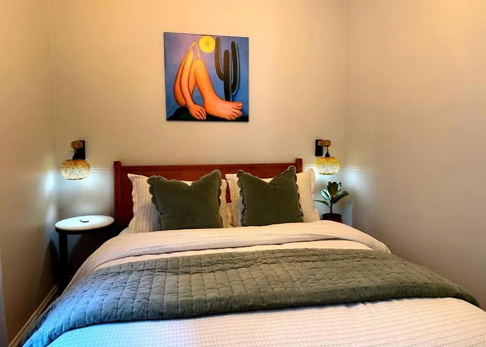 Stunning 3 Bedrooms 2 Bathrooms Getaway Chicago! *
