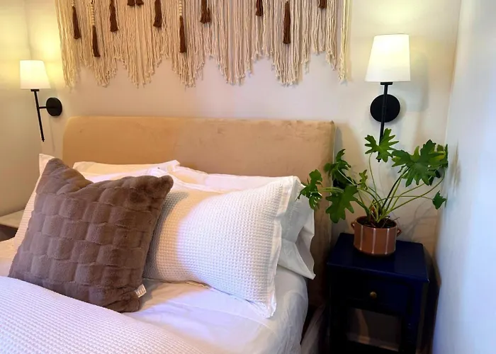 Apartment Stunning 3 Bedrooms 2 Bathrooms Getaway Chicago! *