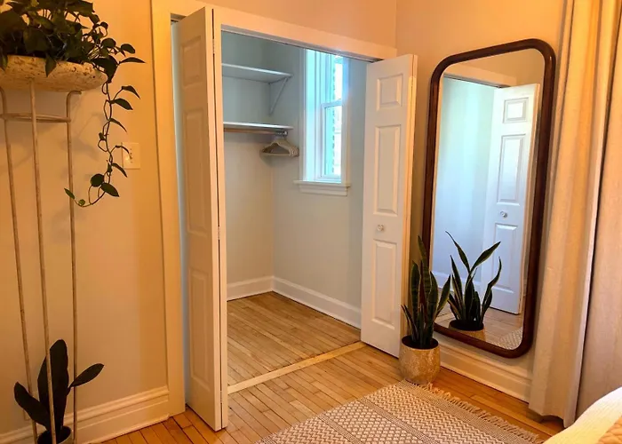 Stunning 3 Bedrooms 2 Bathrooms Getaway Chicago! Apartment