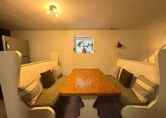 Stunning 3 Bedrooms 2 Bathrooms Getaway Chicago! Chicago